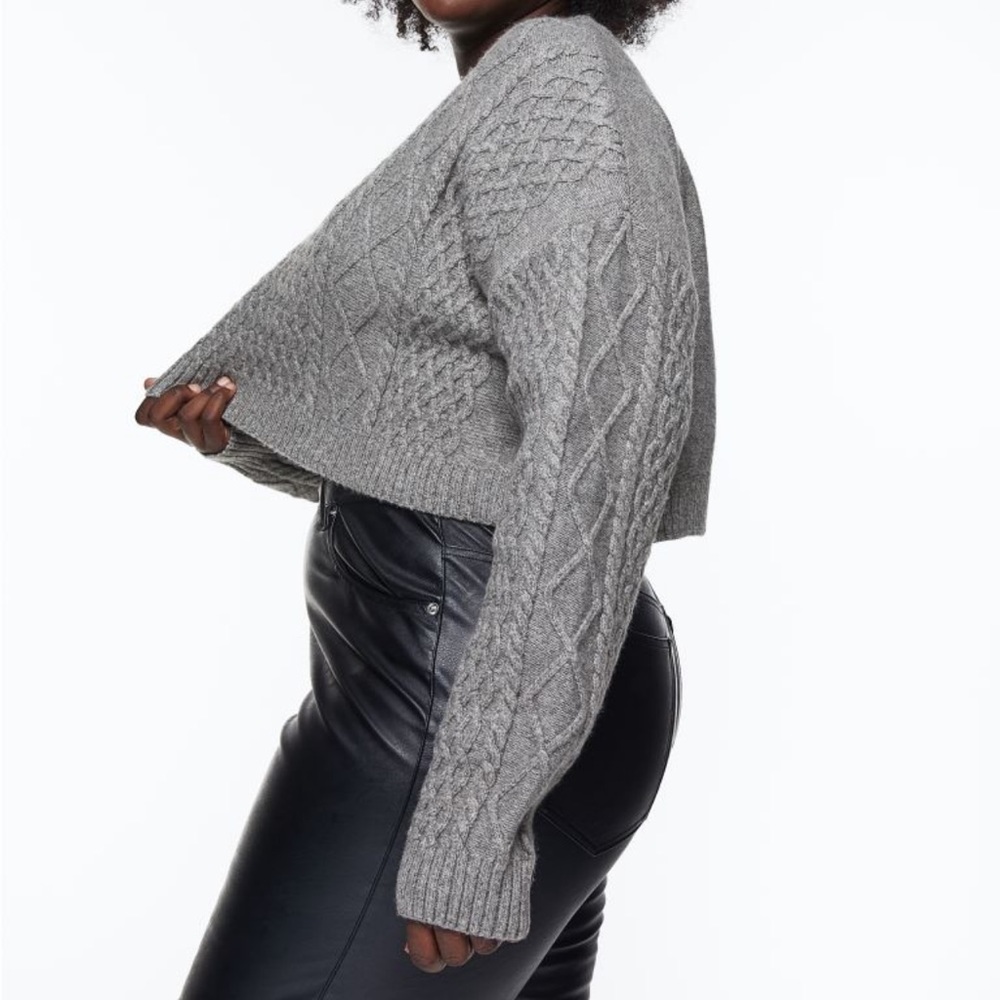 NWT H&M Cable Knit Sweater - Picture 2 of 9